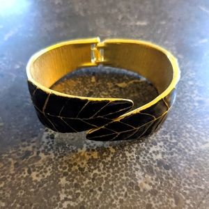 Black and gold leaf bracelet